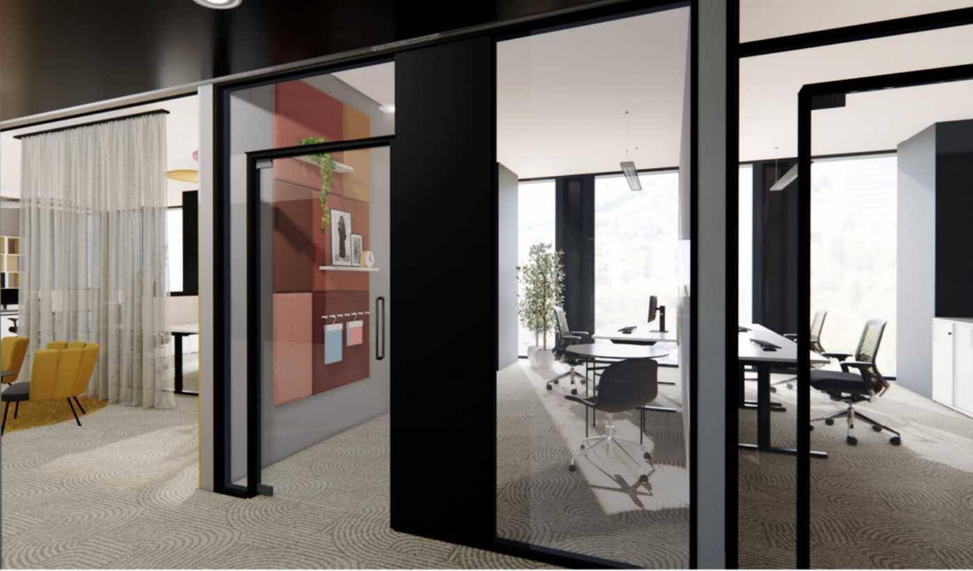 Modernes Büro mit Glaswänden, Teppichboden und einem Konferenztisch, hell durch große Fenster.