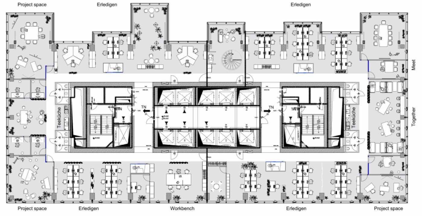 Funktionaler Grundriss eines Bürogeschosses mit Projektbereichen, Werkbänken und Teeküchen.