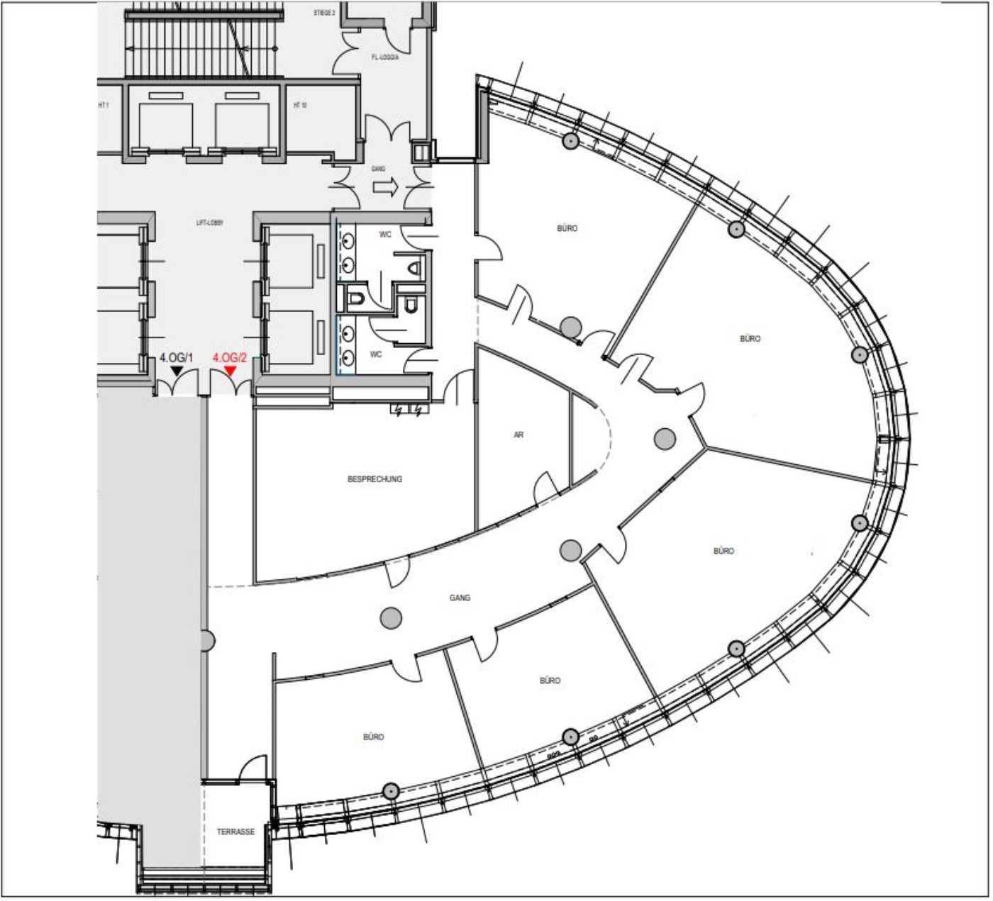 Detaillierter Grundriss mit Büroeinheiten, einem Besprechungsraum und einer zugänglichen Terrasse.