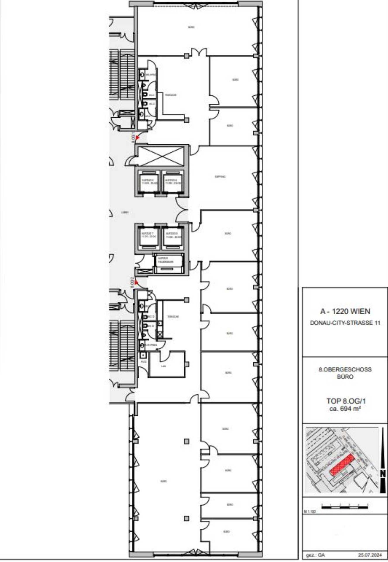Grundriss des 8. Obergeschosses eines Bürogebäudes mit vielen Büroräumen und Servicebereichen.