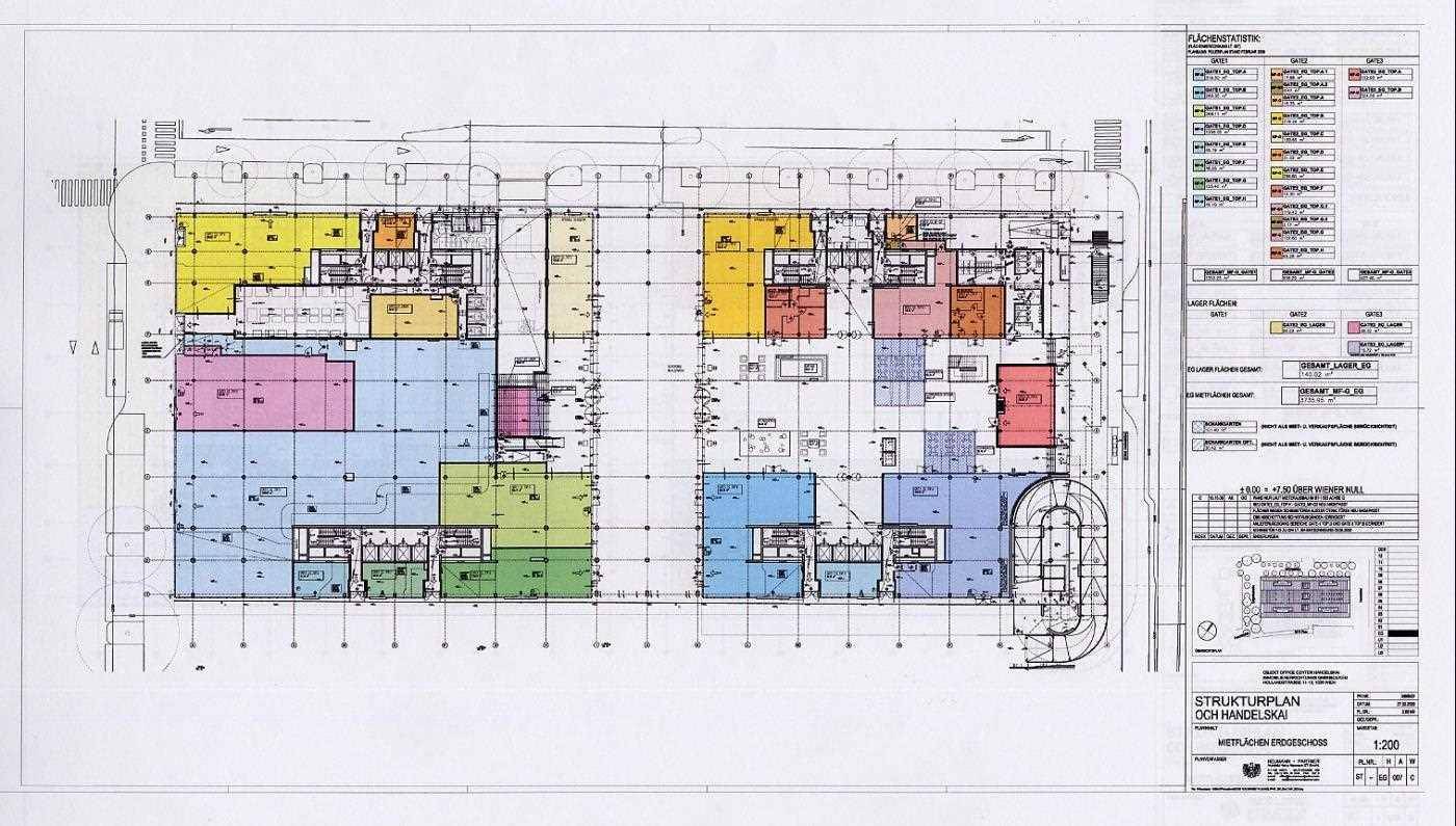 Detaillierter Strukturplan des Erdgeschosses mit farblich markierten Mietflächen und verschiedenen Funktionsbereichen.