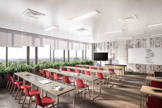 Großer Konferenzraum mit langen Tischen, roten Stühlen und weitem Ausblick durch die Fensterfront.