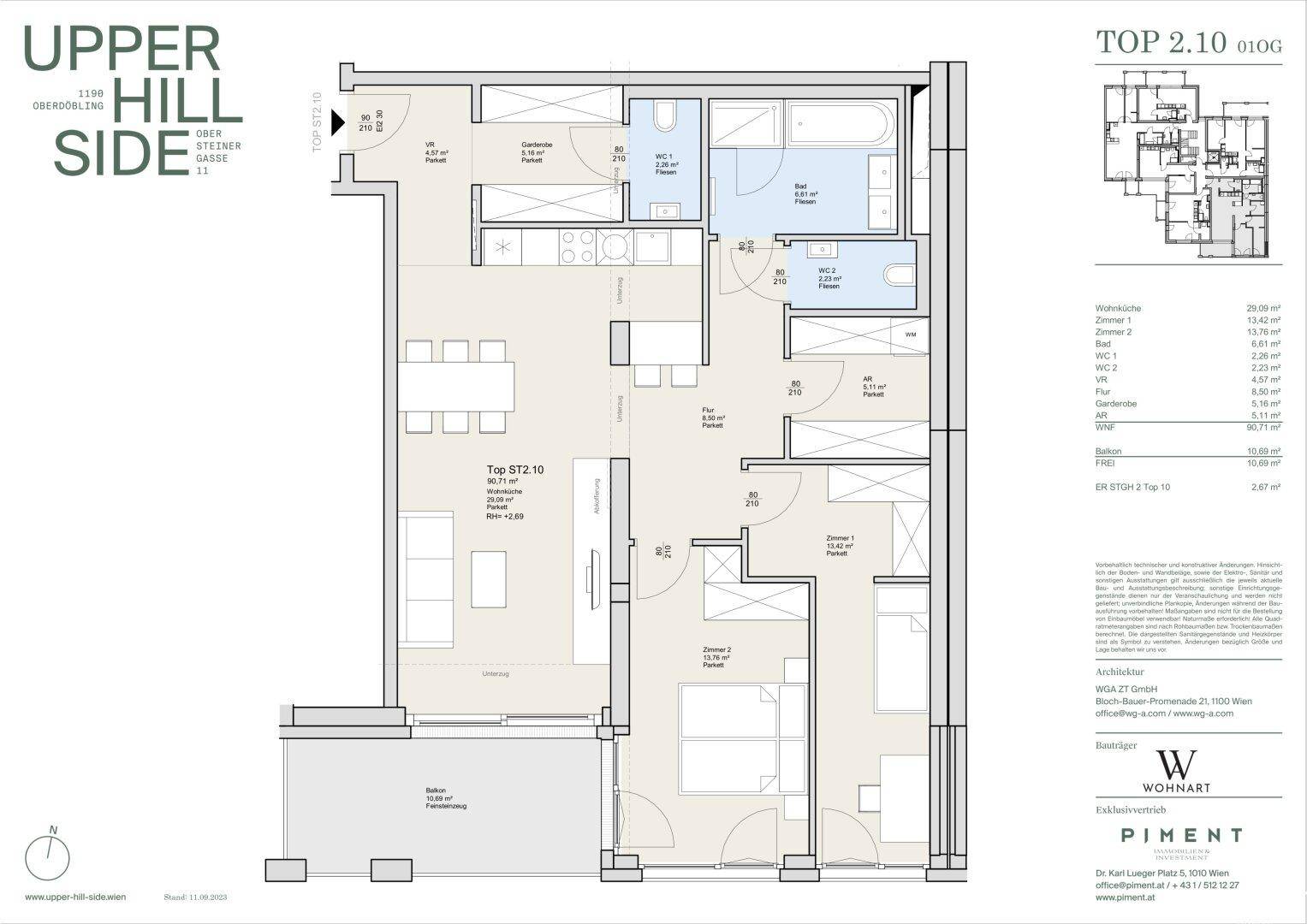 Detaillierter Grundriss einer Wohnung mit offenem Wohnbereich, drei Schlafzimmern, zwei Bädern und einem Balkon.