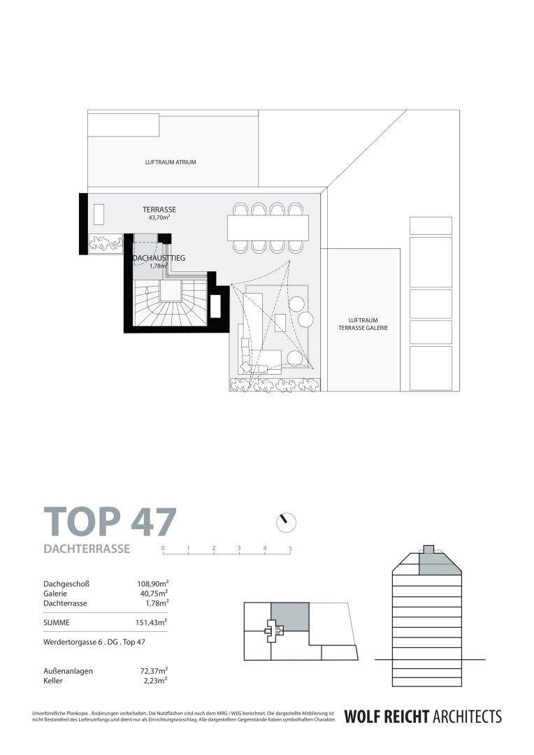 Grundriss der großzügigen Dachterrasse mit Essbereich und Lounge-Möbeln.