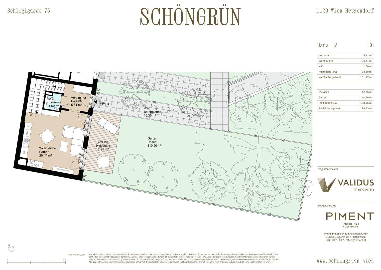 Grundriss des Erdgeschosses mit Wohnküche, Terrasse und großem Gartenbereich.