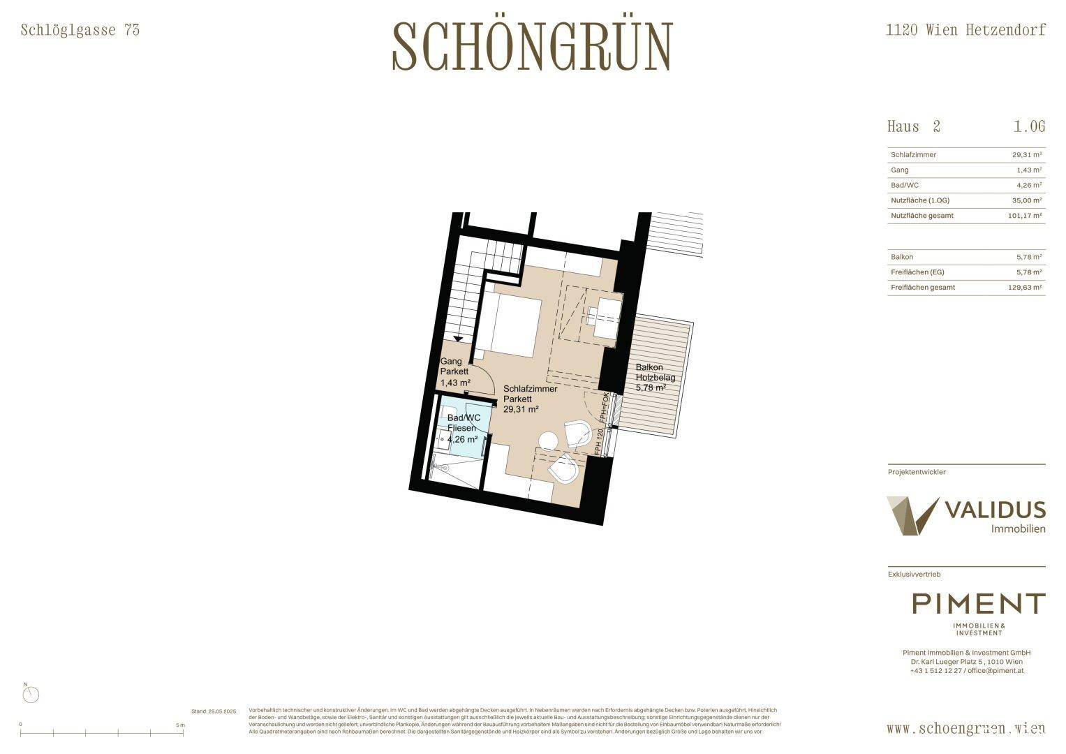 Grundriss des ersten Obergeschosses mit Schlafzimmer, Bad und Balkon.