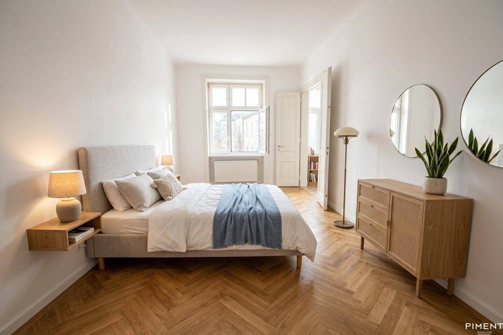 Gemütliches Schlafzimmer mit Fischgrätparkett, modernem Bett und stilvollen Möbeln.