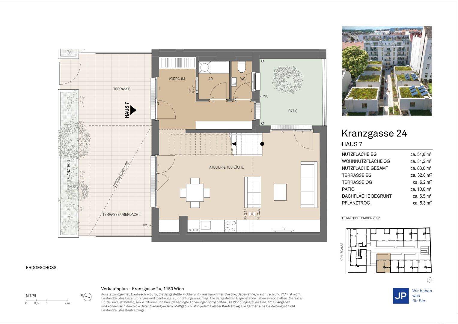 Grundriss des Erdgeschosses von Haus 7 mit Terrasse, Patio und offenem Wohnbereich.