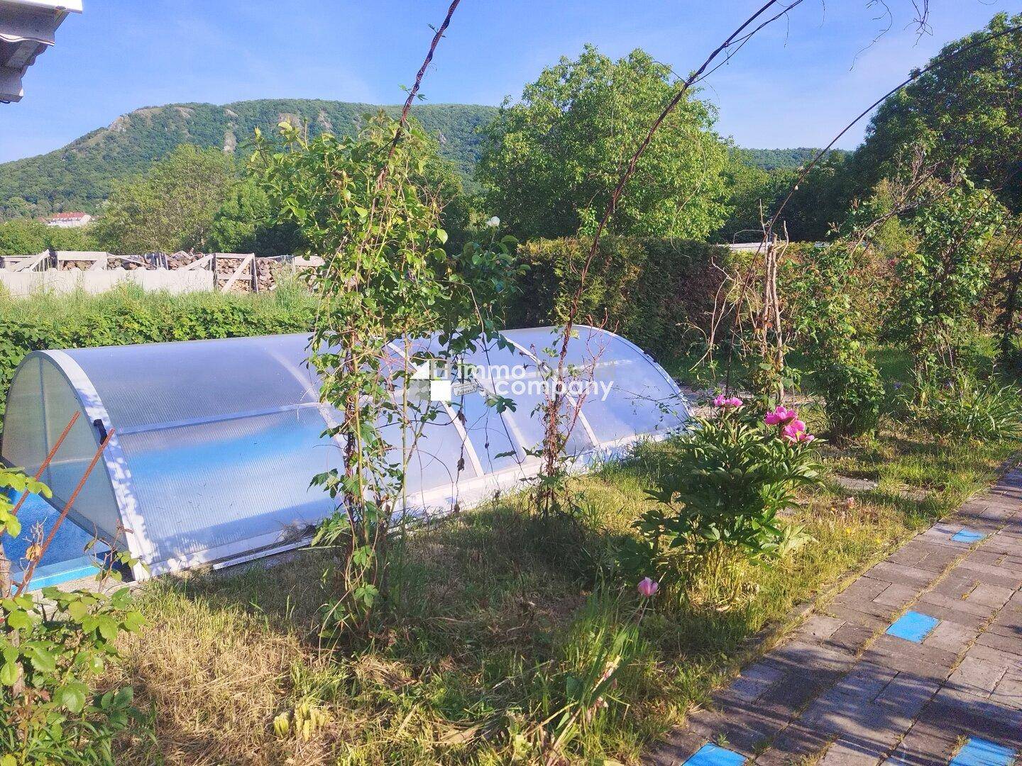 Pool mit Abdeckung