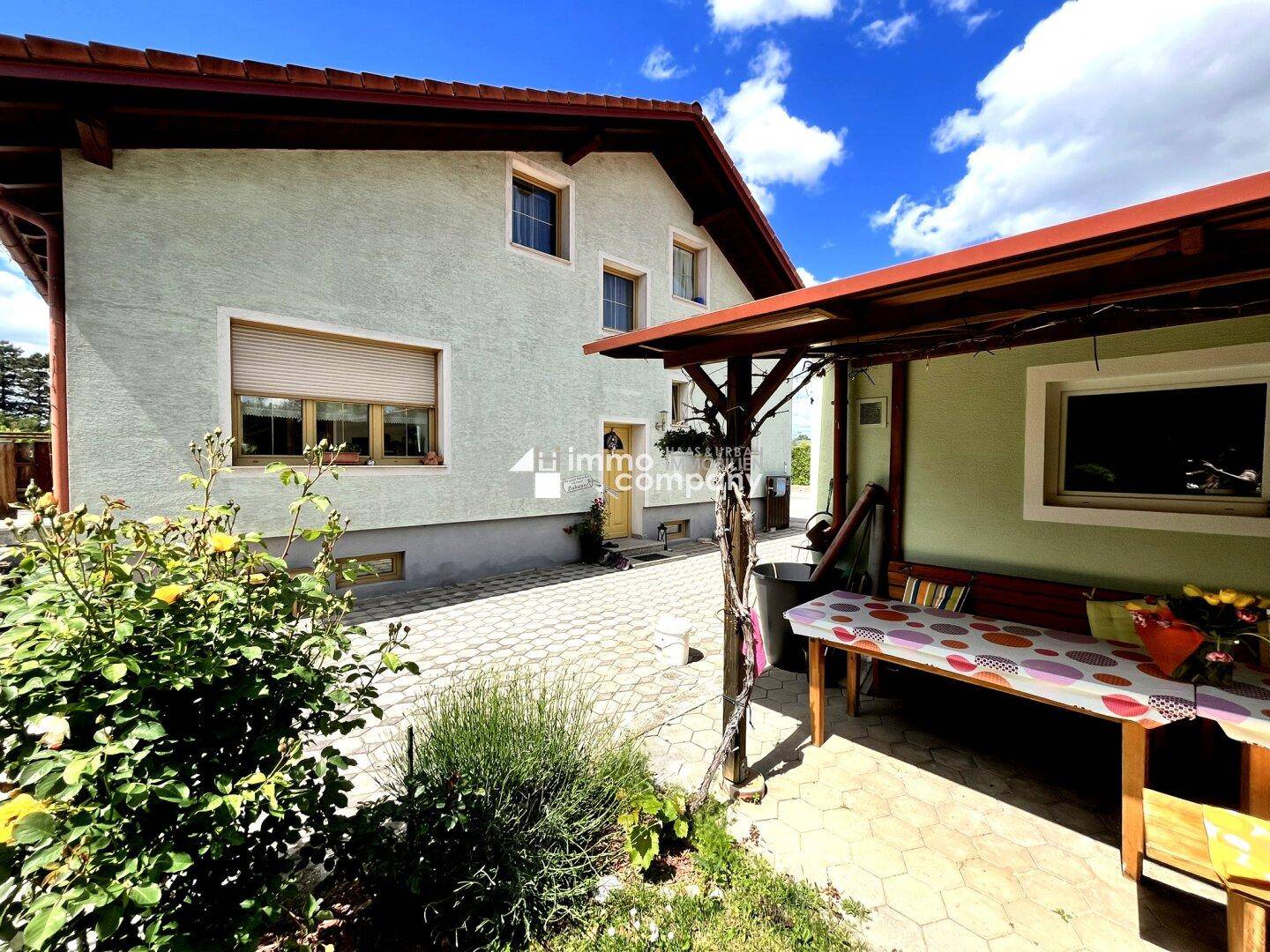 Pergola im Garten