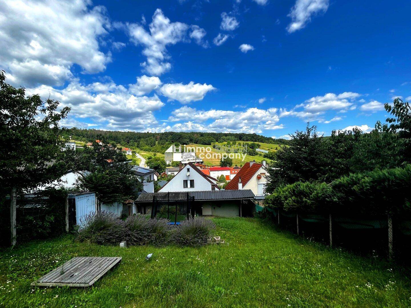 Blick auf Haus vom Garten aus - Einfamilienhaus Wiesen