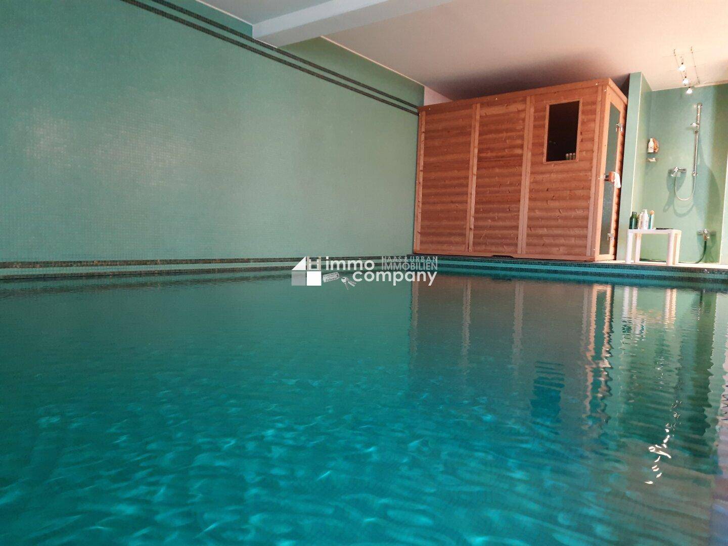 Indor Pool mit Sauna und Solarium