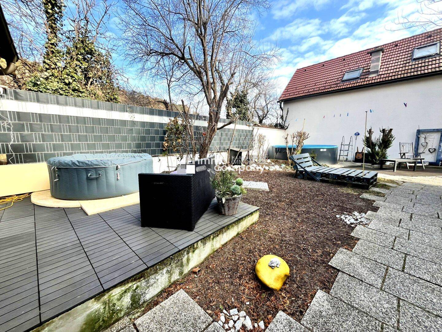 Garten mit Blick auf den Pool - Einfamilienhaus in Wöllersdorf