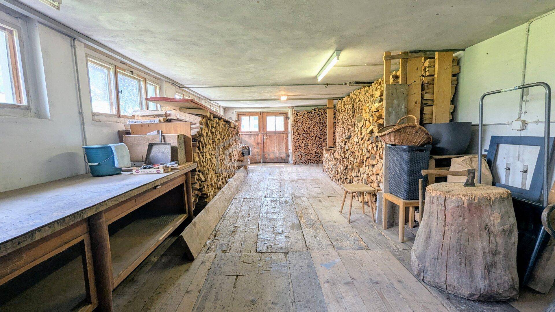 Lagerraum / Holzscheitel