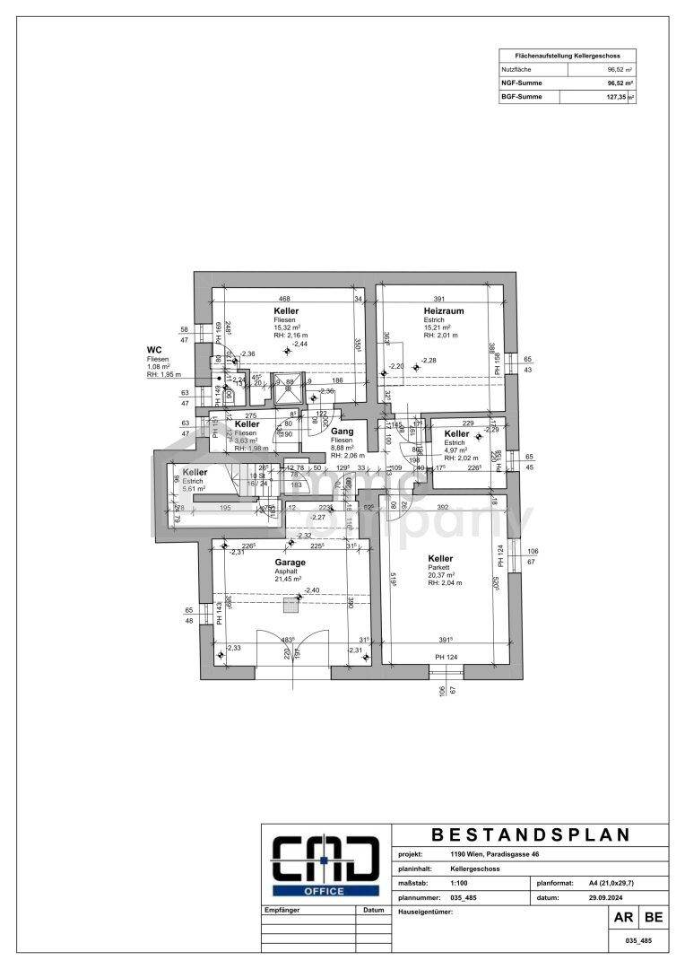 Grundriss des Kellergeschosses mit Garage, Heizraum und mehreren Kellerräumen.