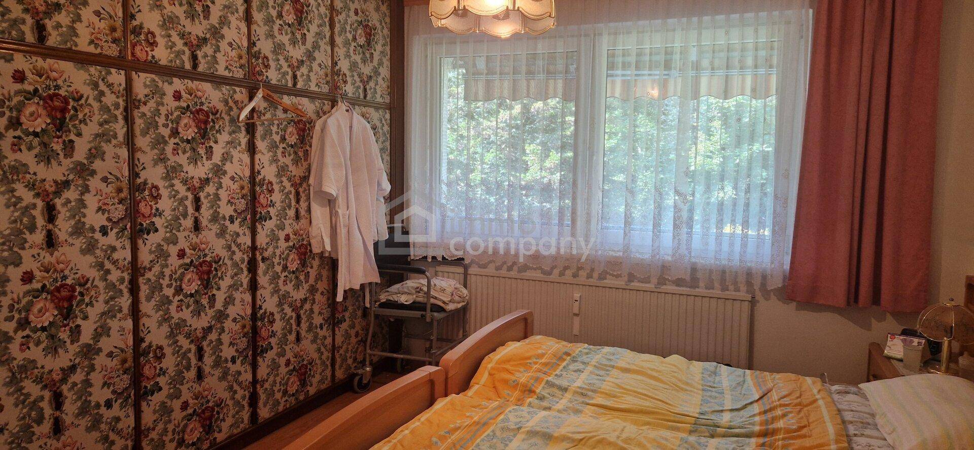 Schlafzimmer 1