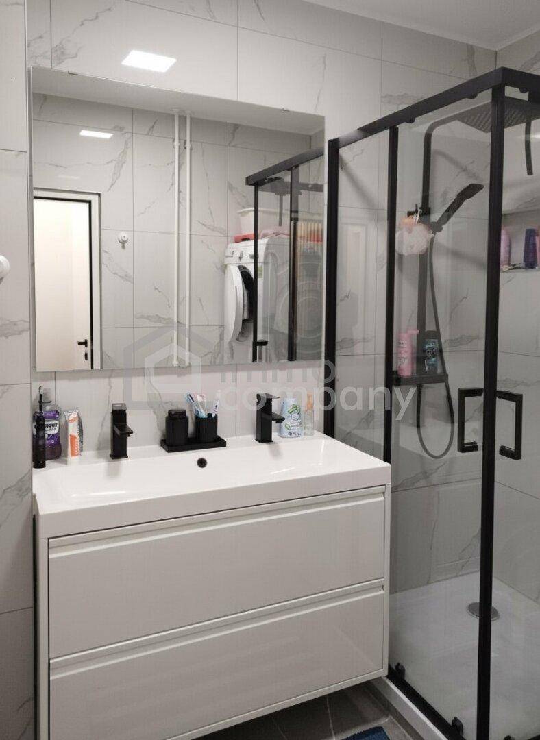 Badezimmer mit Dusche