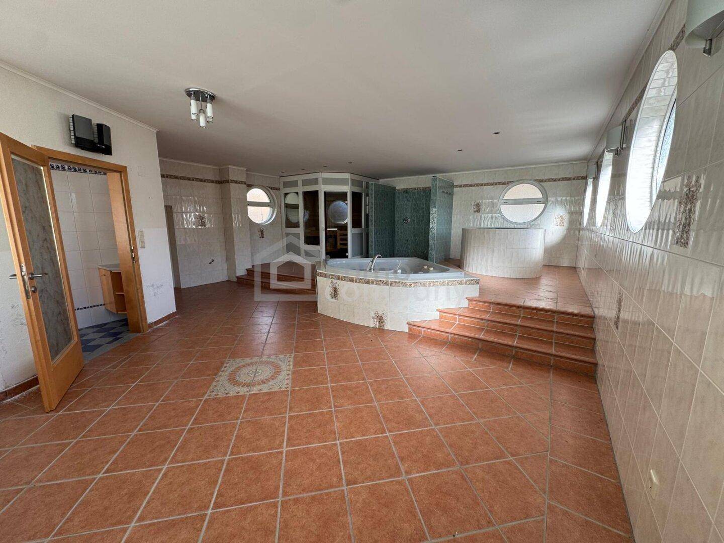 Großzügige Wohnhaus in Zeltweg – 299 m² Wohnfläche, eigener Wellnessbereich, Pool &amp; vielfältige Nutzungsmöglichkeiten – pohled 2