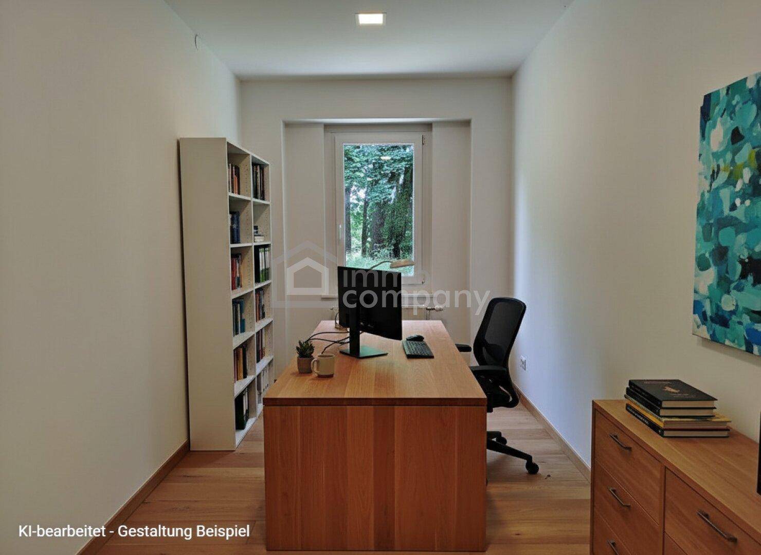 Funktionales Büro mit Holzschreibtisch, Bücherregal und Blick auf grüne Bäume durch das Fenster.