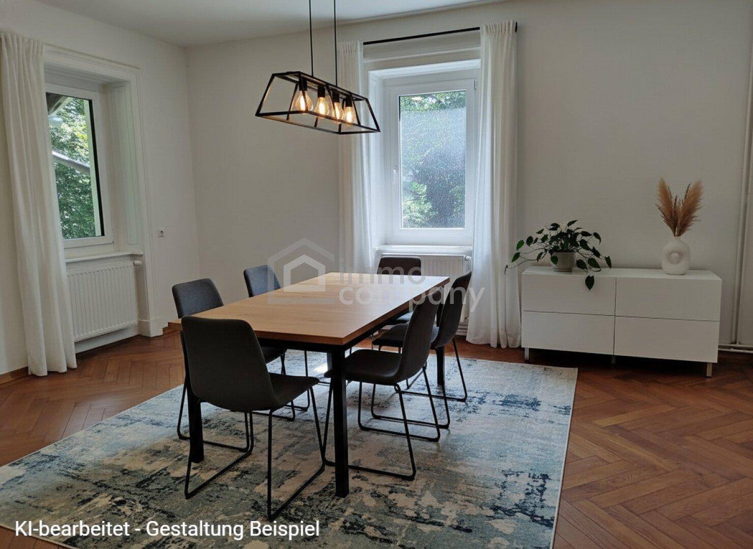 Moderner Essbereich mit Holztisch, dunklen Stühlen und zwei großen Fenstern mit Blick ins Grüne.