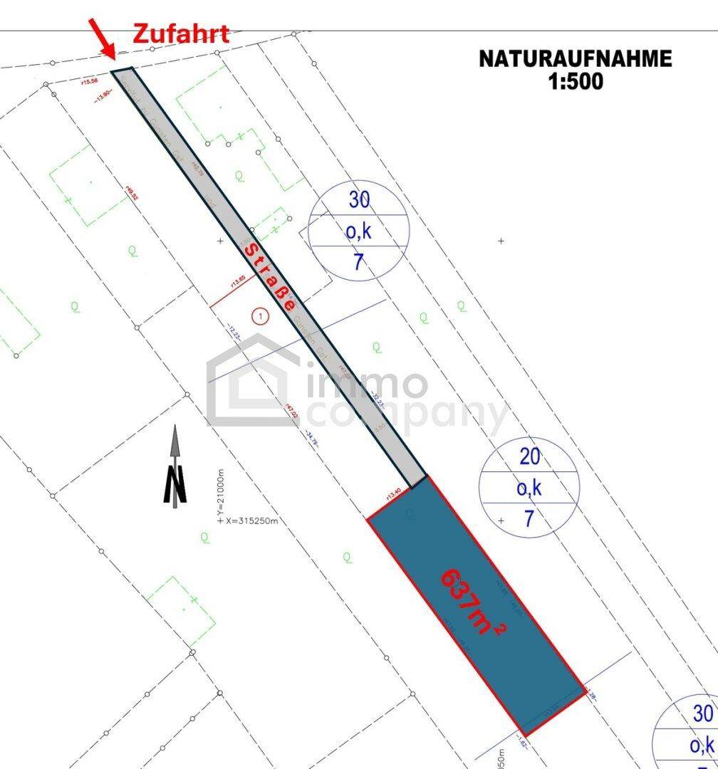 Katasterplan zeigt ein Grundstück mit Zufahrt und angrenzender Straße, inklusive Flächenangabe.