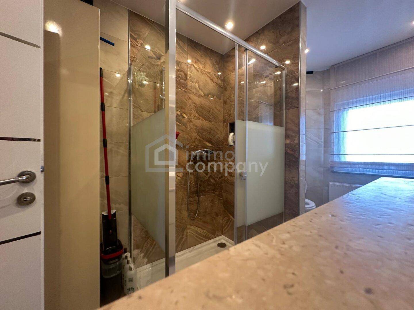 Ihr Zweifamilienhaus 7 Zimmer, Garten, Pool, Sauna und Garage – Ihr Traumhaus! - Ansicht 4