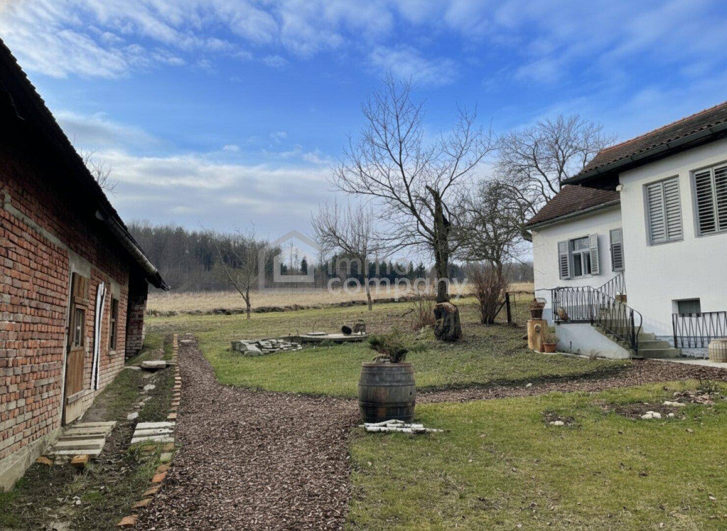 Schönes Bauernhaus mit Nebengebäuden für Selbstversorger – pohled 2