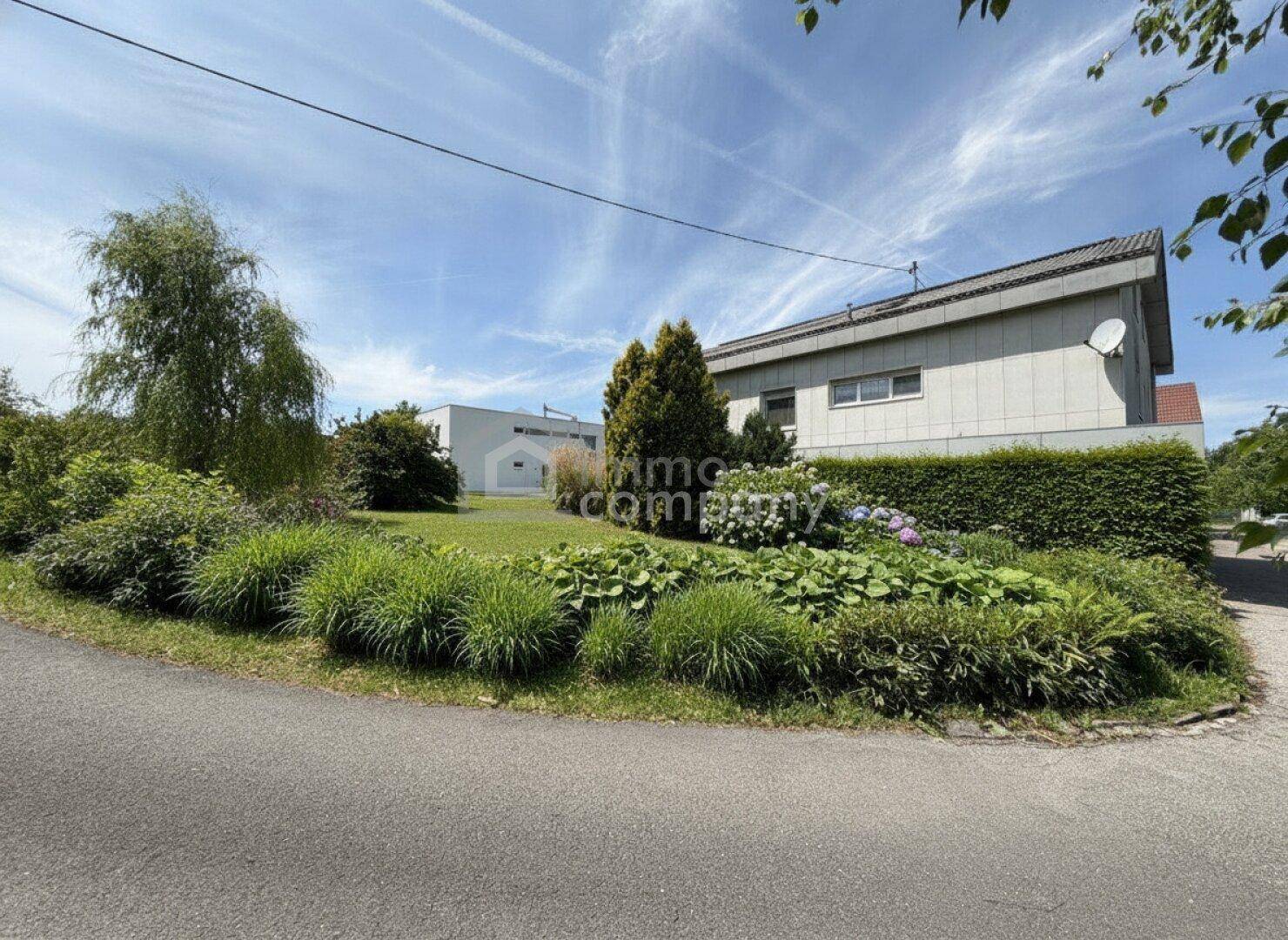 Wohnen und Arbeiten an einem Ort – Großflächiges Zweifamilienhaus in Pichl bei Wels! - Ansicht 3
