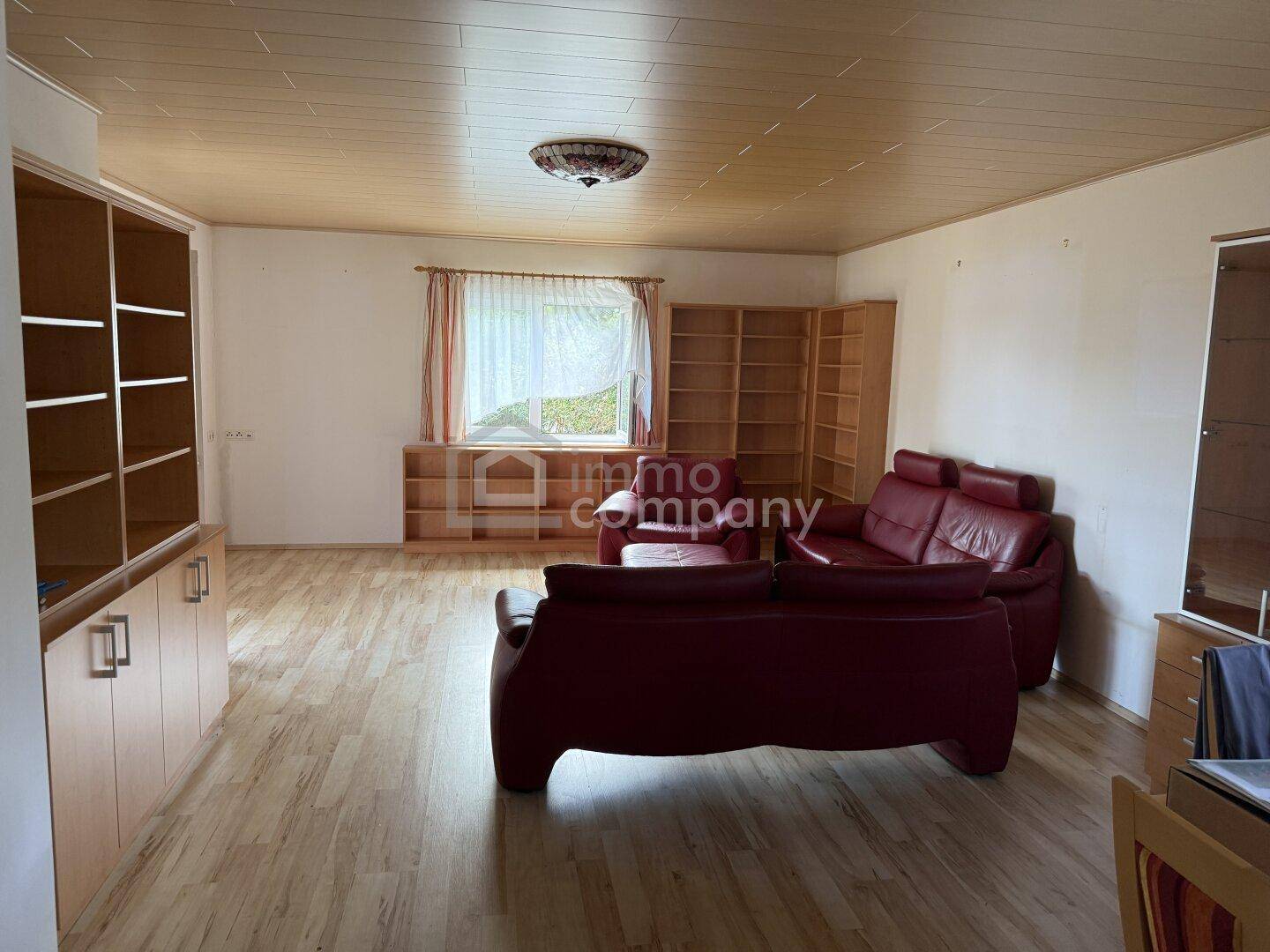 Wohnen mit Weitblick – gepflegtes Einfamilienhaus mit Wellnessbereich, Photovoltaik und 1.268 m² Grundstück - Ansicht 6