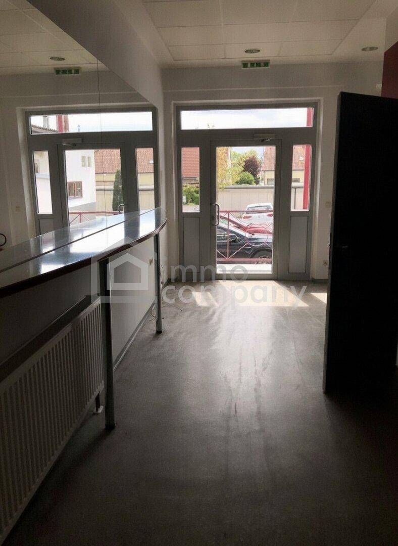Studio mit Umkleiden / Dusche / WC - Ansicht 2