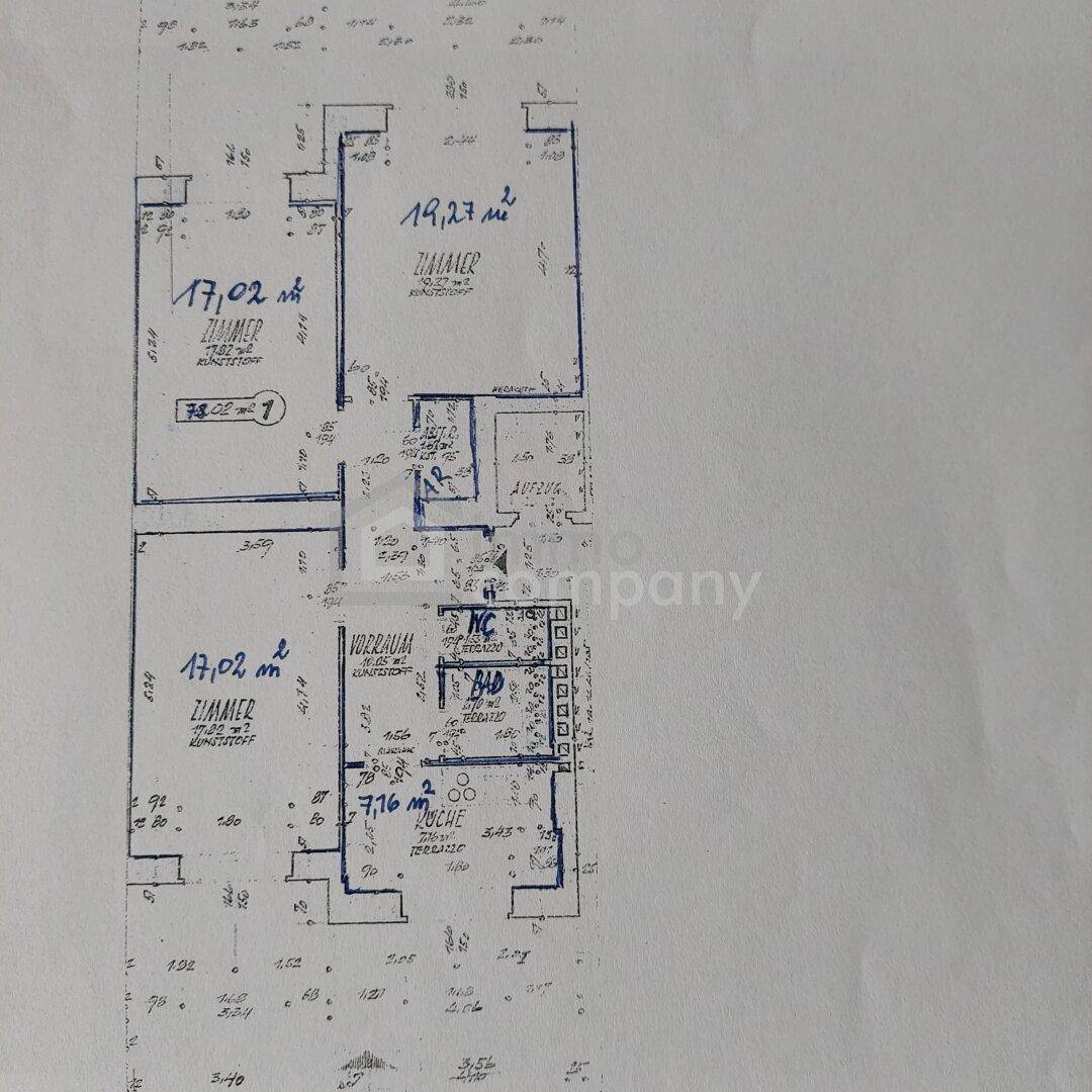 Handgezeichneter Grundriss mit Zimmern, Bad, WC und Küche, inklusive Flächenangaben.