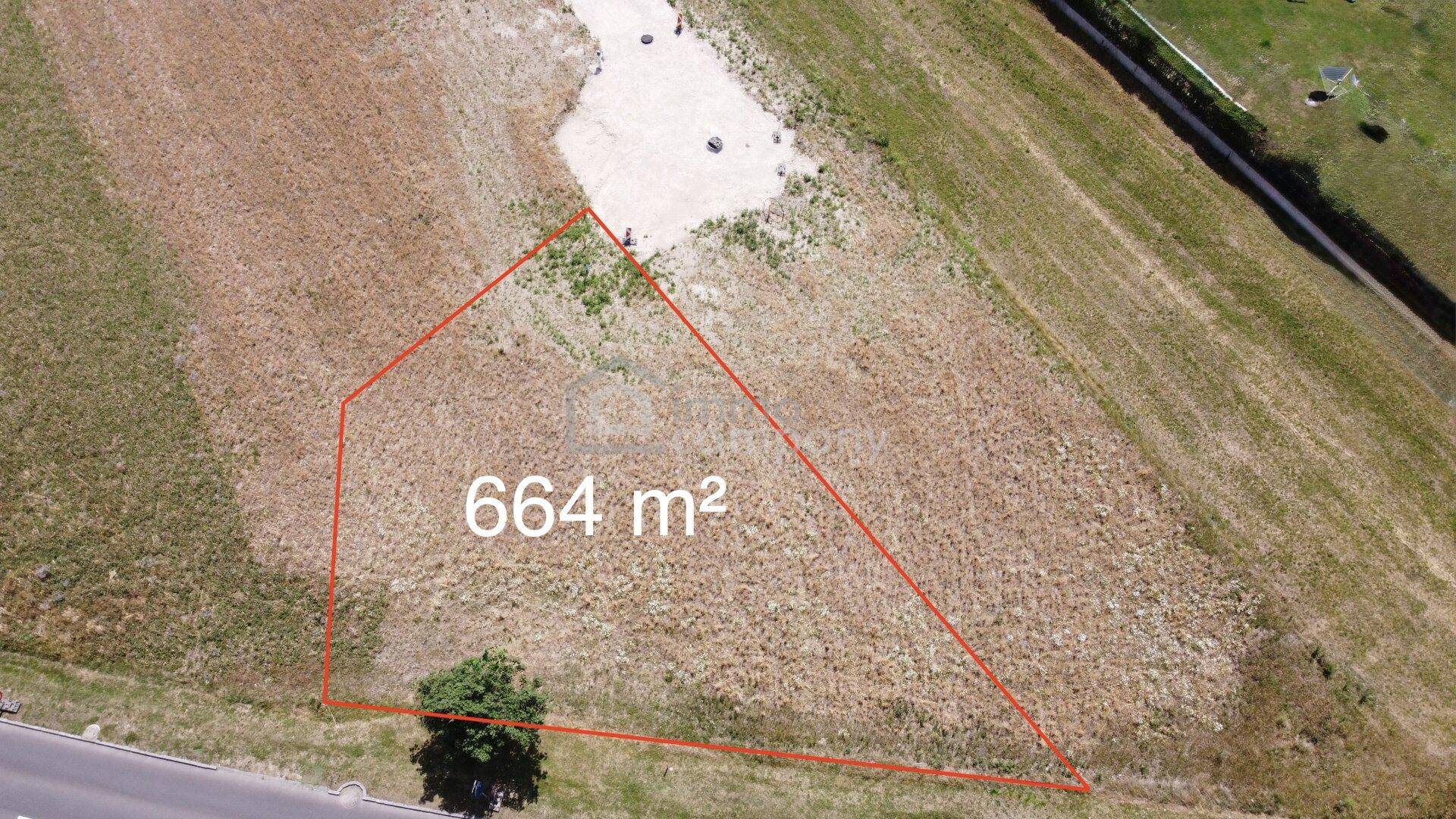 Luftaufnahme eines Grundstücks von 664 m² in ländlicher Umgebung.