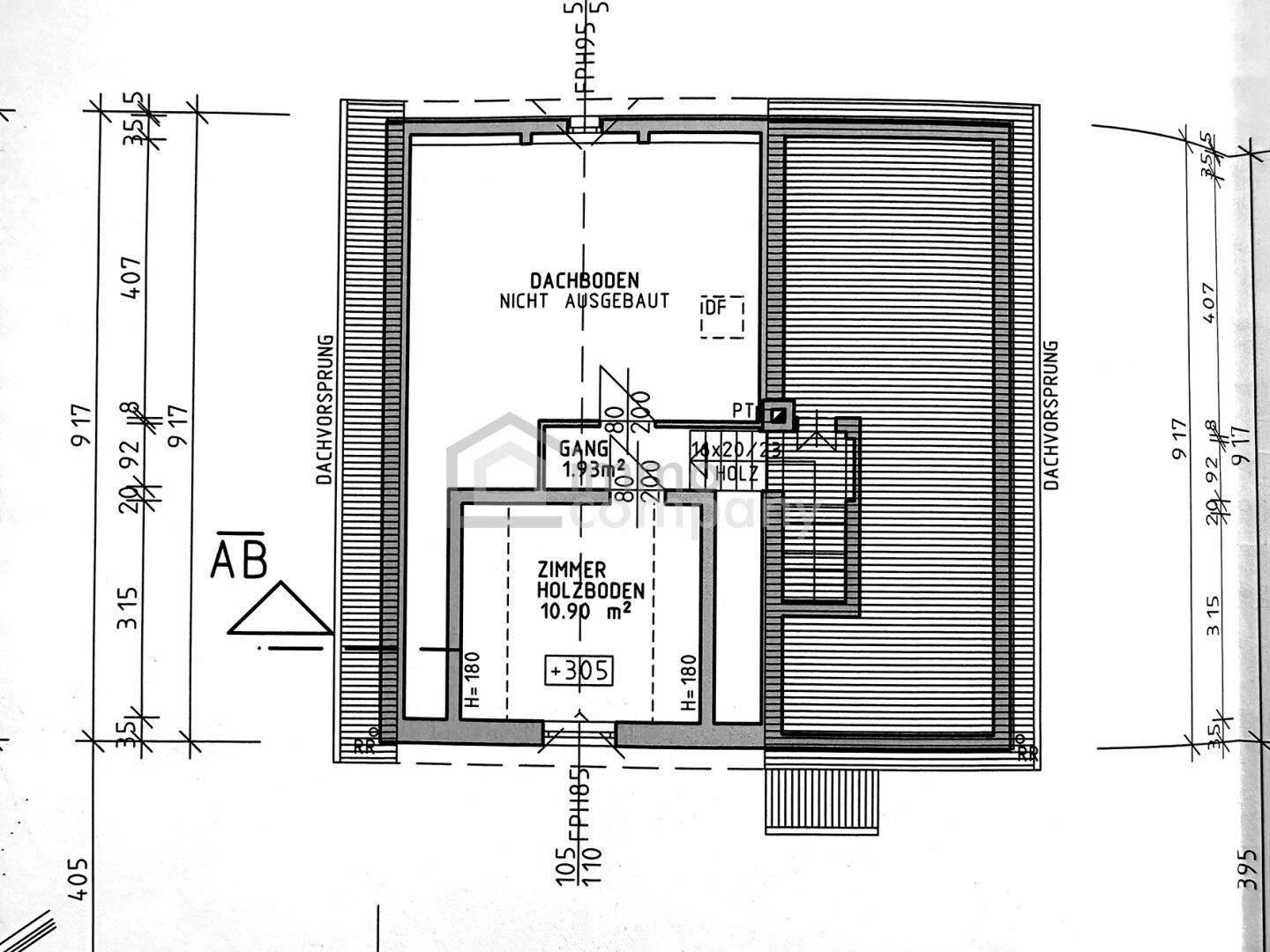 Grundriss des Dachgeschosses mit einem nicht ausgebauten Dachbodenbereich und einem Zimmer mit Holzboden.