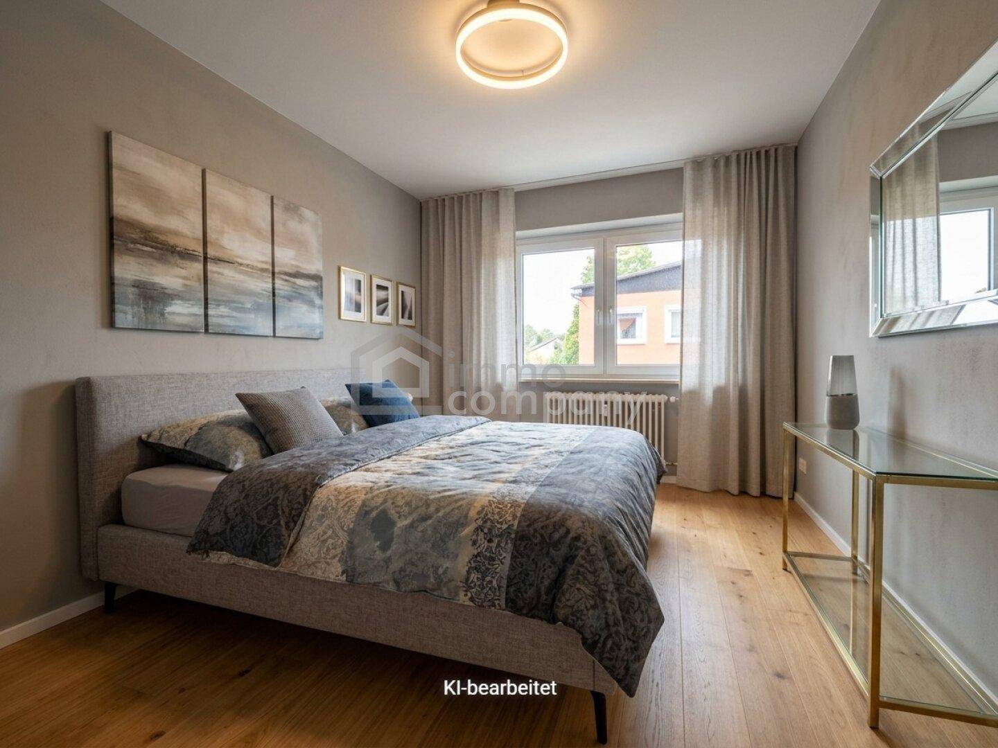 Helles Schlafzimmer mit modernem Doppelbett, stilvoller Dekoration und einem großen Fenster.