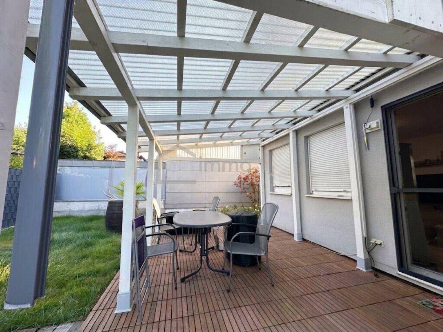 Einfamilienhaus Hohenems, Nahe Zentrum, großzügige Terrassenfläche mit Gartenanlage, neuer Zaun mit Sichtschutz, mehrere Außenstellplätze auf privatem Grundstück. – další