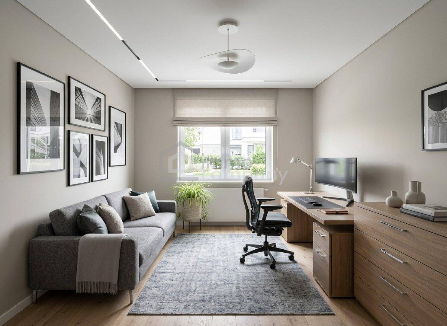 Helles Arbeitszimmer mit Sofa, Schreibtisch und Blick ins Grüne durch das große Fenster.