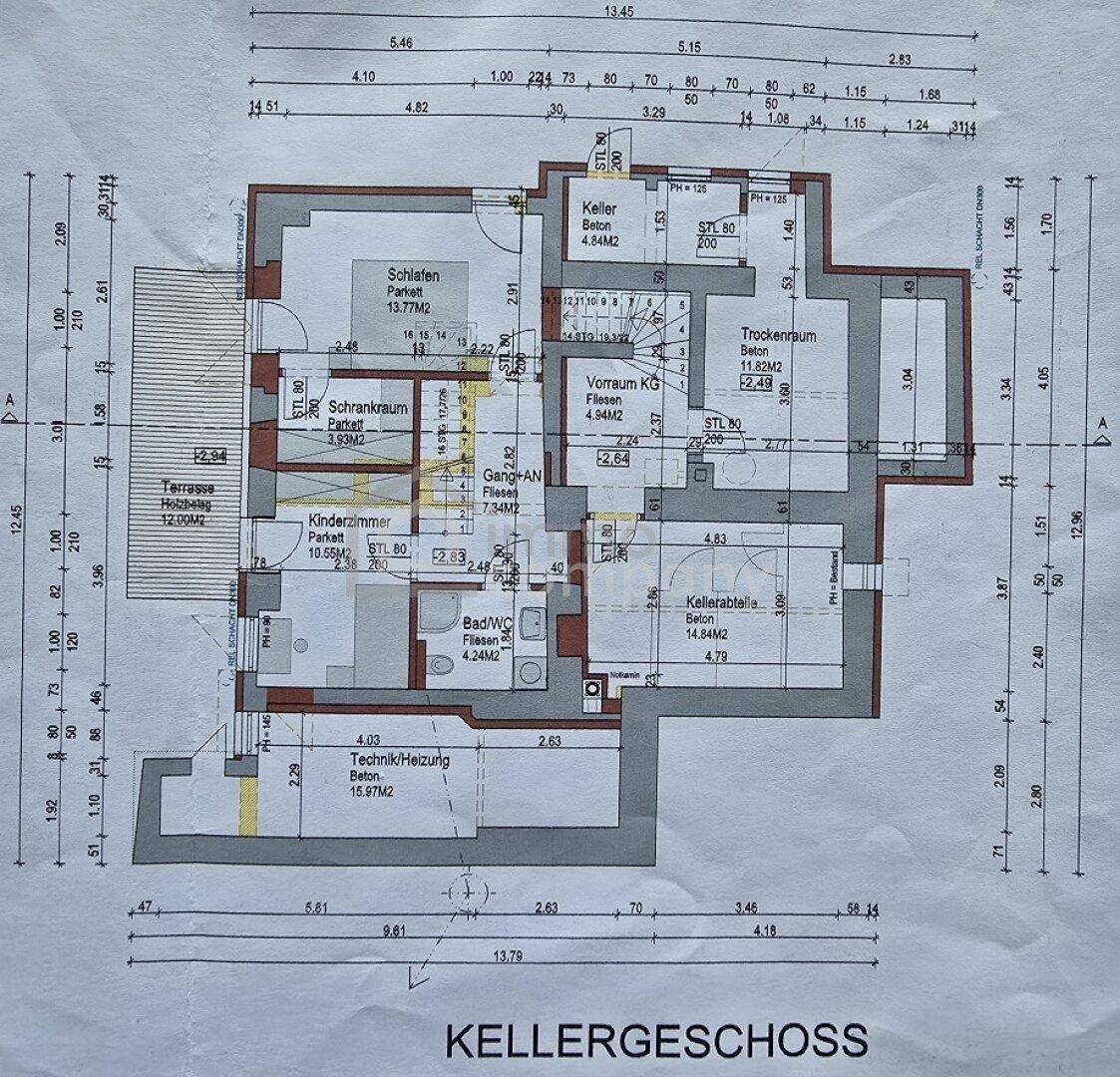 Grundriss des Kellergeschosses mit Schlafzimmer, Kinderzimmer, Bad, Technikraum und Terrasse.