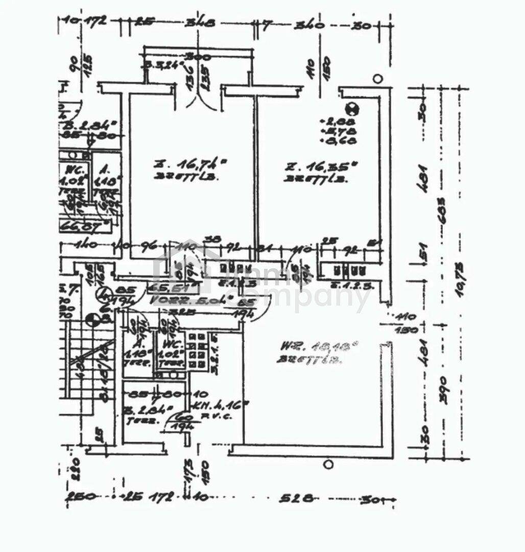 Detaillierter Grundrissplan mit Raumaufteilung und Bemaßungen der Immobilie.