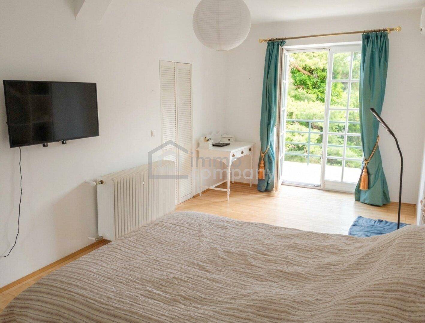 Erstes Schlafzimmer