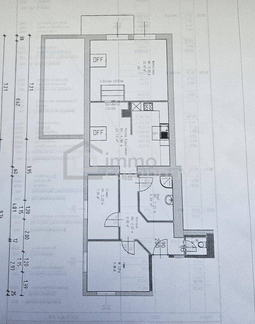 Detaillierter Grundriss mit Raumaufteilung und Bemaßungen der Immobilie.