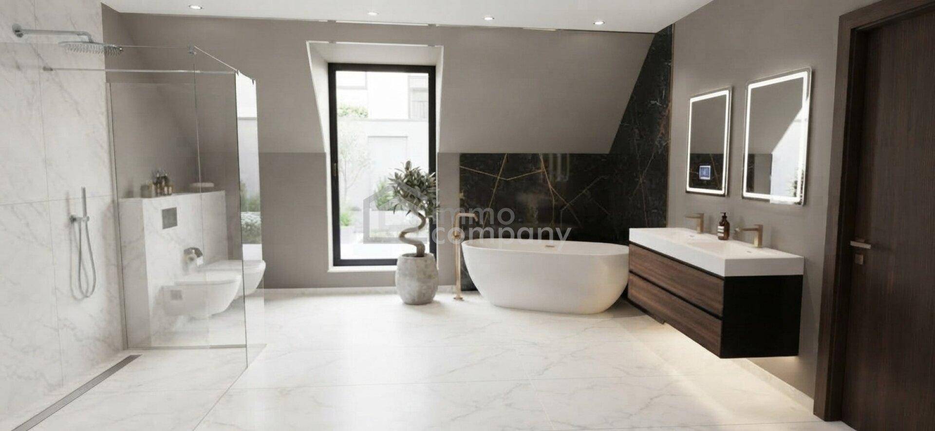 Modernes Badezimmer mit freistehender Badewanne, großer begehbarer Dusche und Doppelwaschbecken.