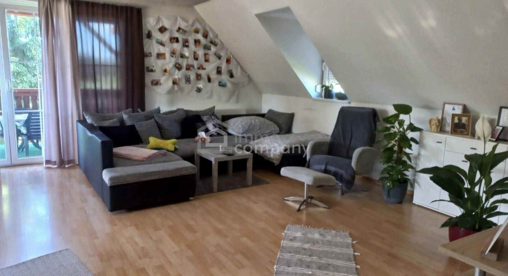Wohn-Esszimmer im OG mit Ausgang auf Terrasse