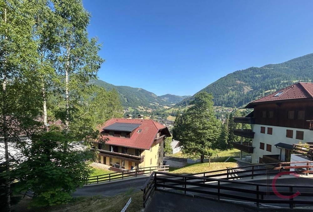 Sonnen-Aussichtslage: 3-Zi.-Wohnung mit großer Panoramaterrasse in Skipistennähe - Mehr