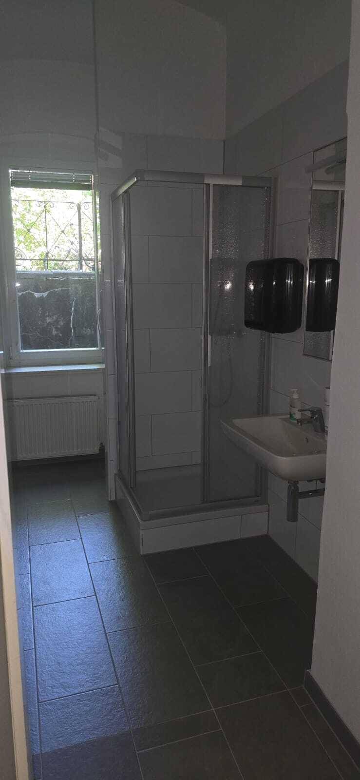 WC 2 / Dusche / Ankleide