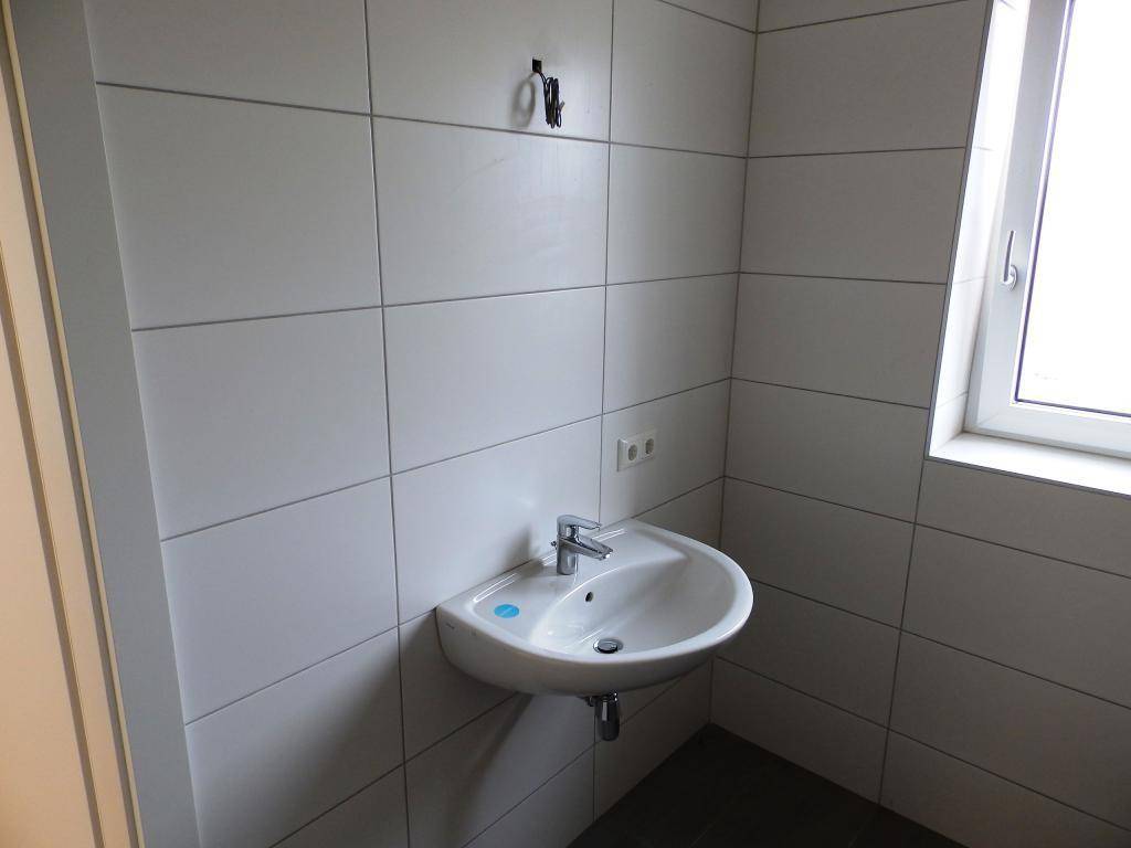 Tolle Penthousewohnung mit großzügiger Dachterrasse inkl. 2 PKW Stellplätze mit evtl. Stromanschluss – další