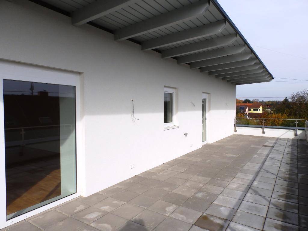 Tolle Penthousewohnung mit großzügiger Dachterrasse inkl. 2 PKW Stellplätze mit evtl. Stromanschluss – pohled 2