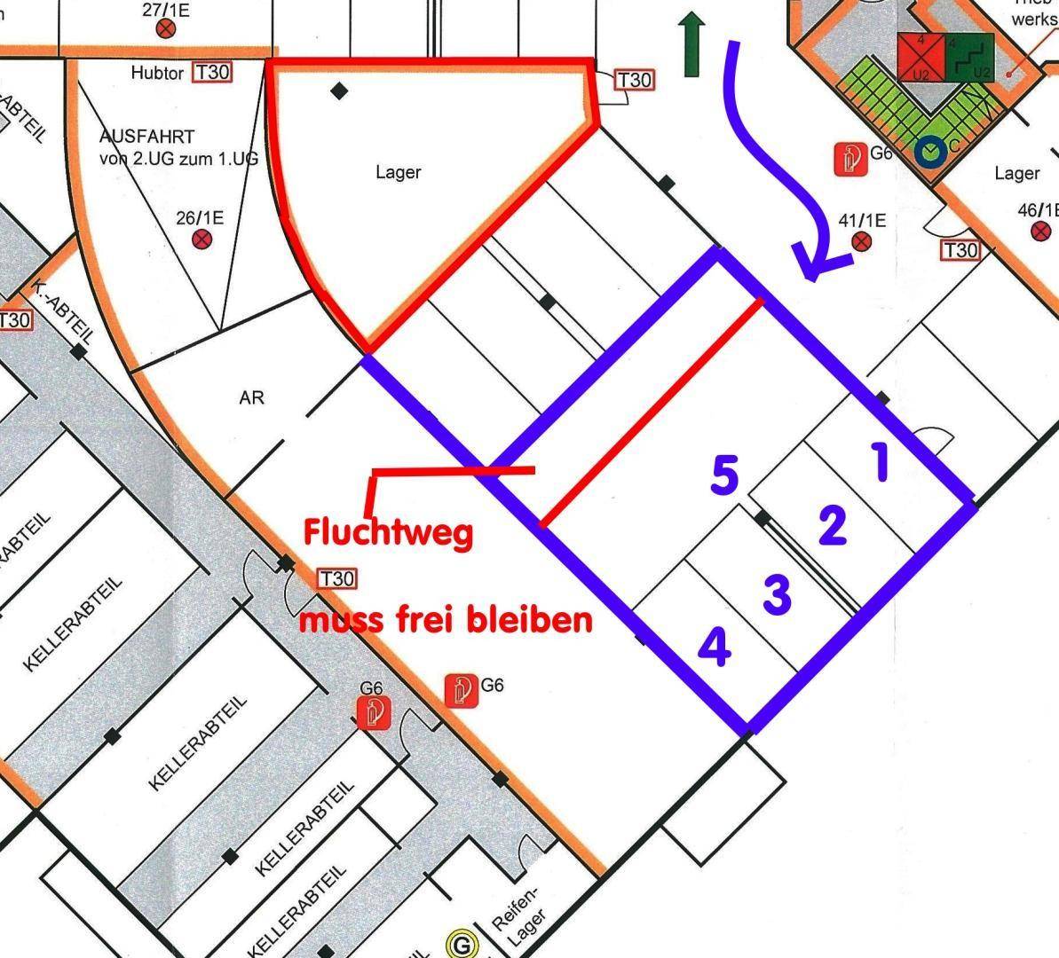 Grundrissplan mit markierten Lagerbereichen und einem deutlich gekennzeichneten Fluchtweg.
