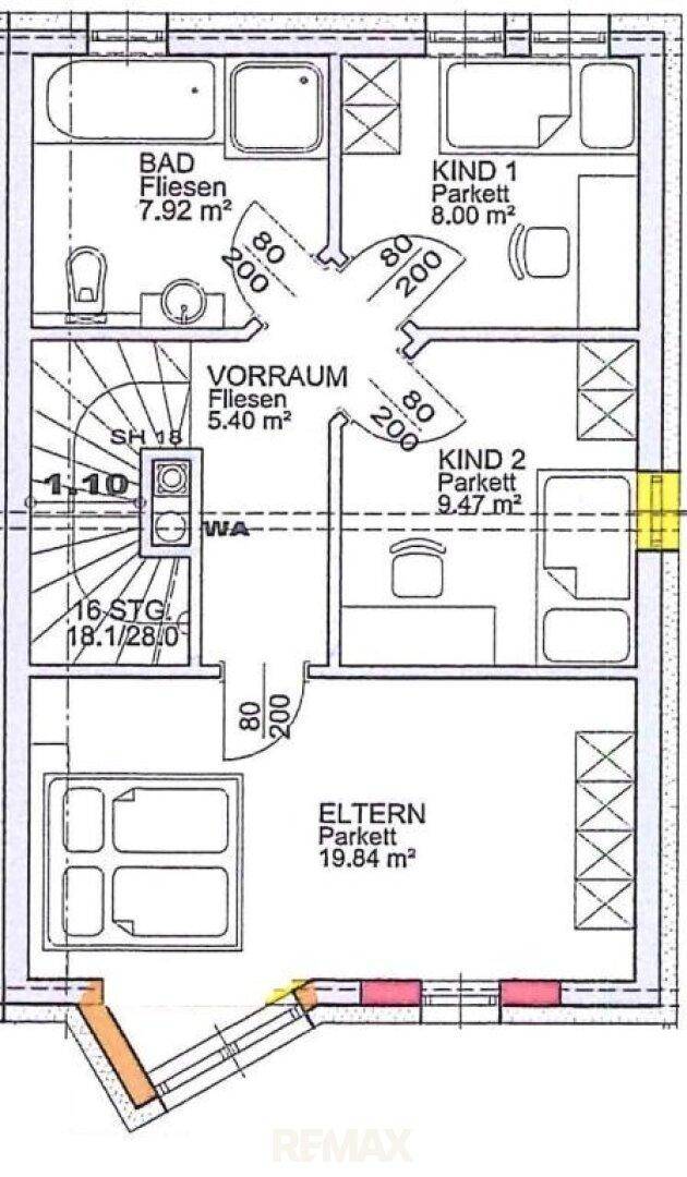 Grundriss des Obergeschosses mit drei Schlafzimmern, einem Badezimmer und Balkonzugang.