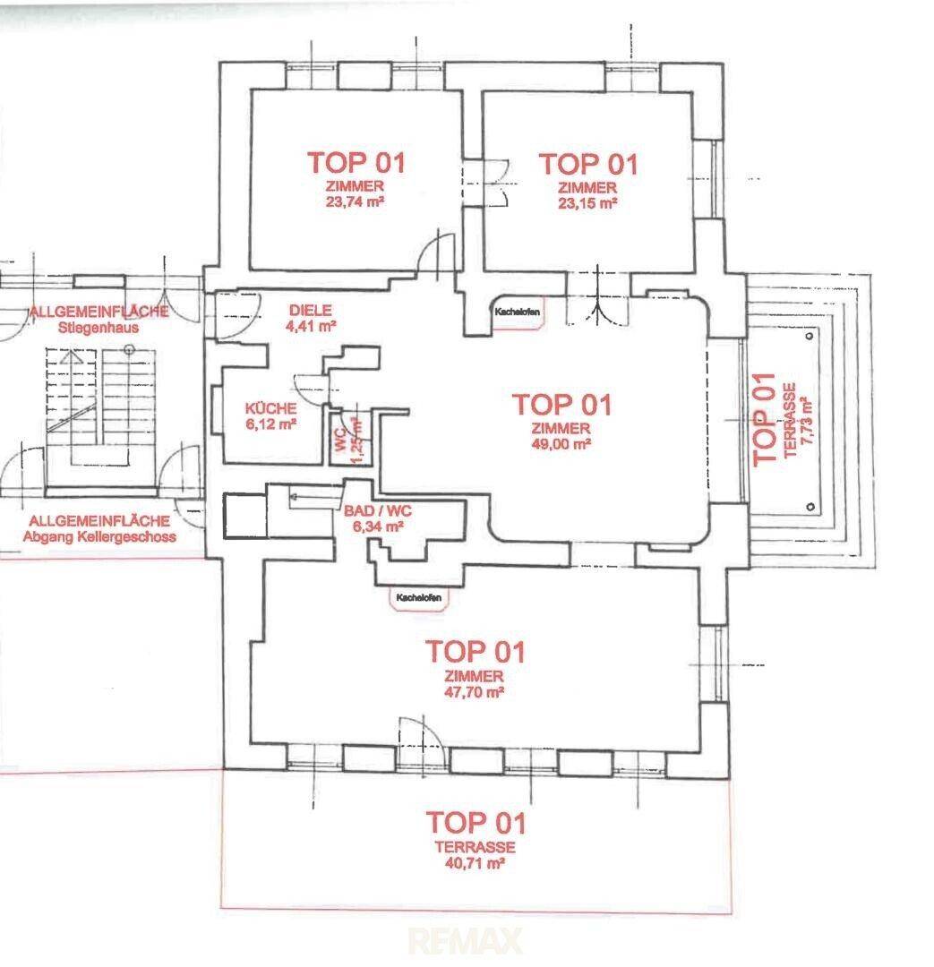 Grundriss der Wohnung Top 01 mit mehreren Zimmern, Küche, Bad und zwei Terrassen.