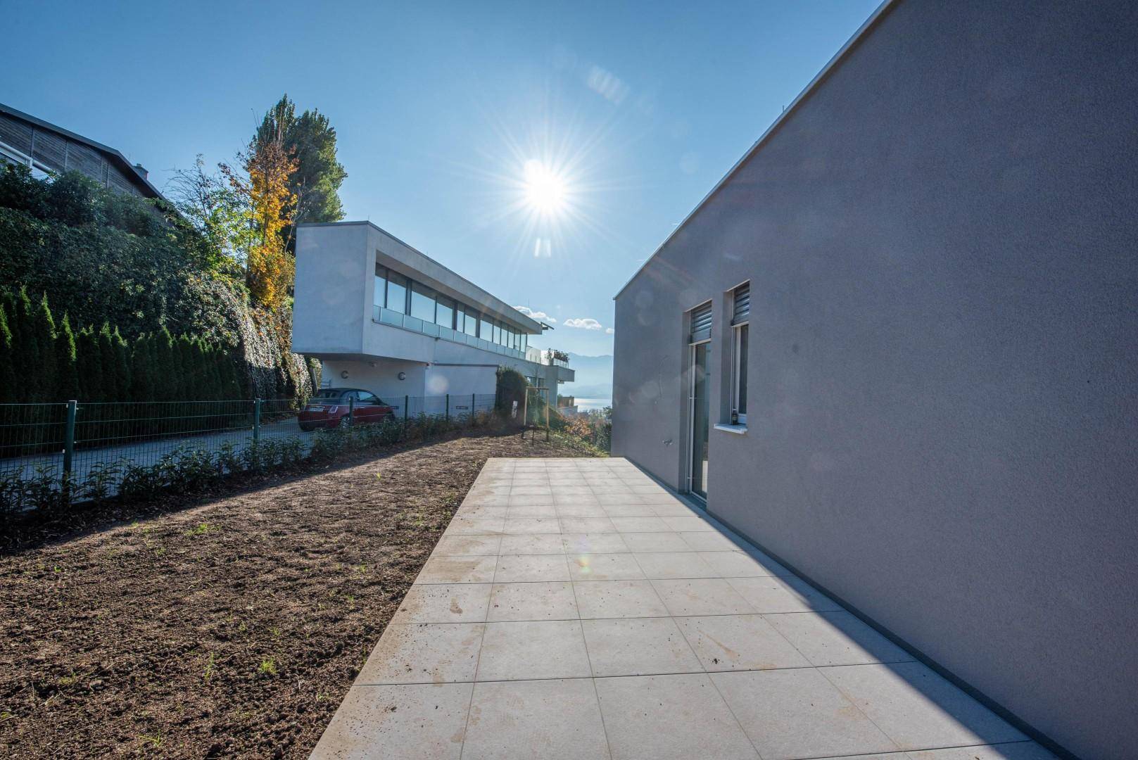 Terrasse und Eigengarten